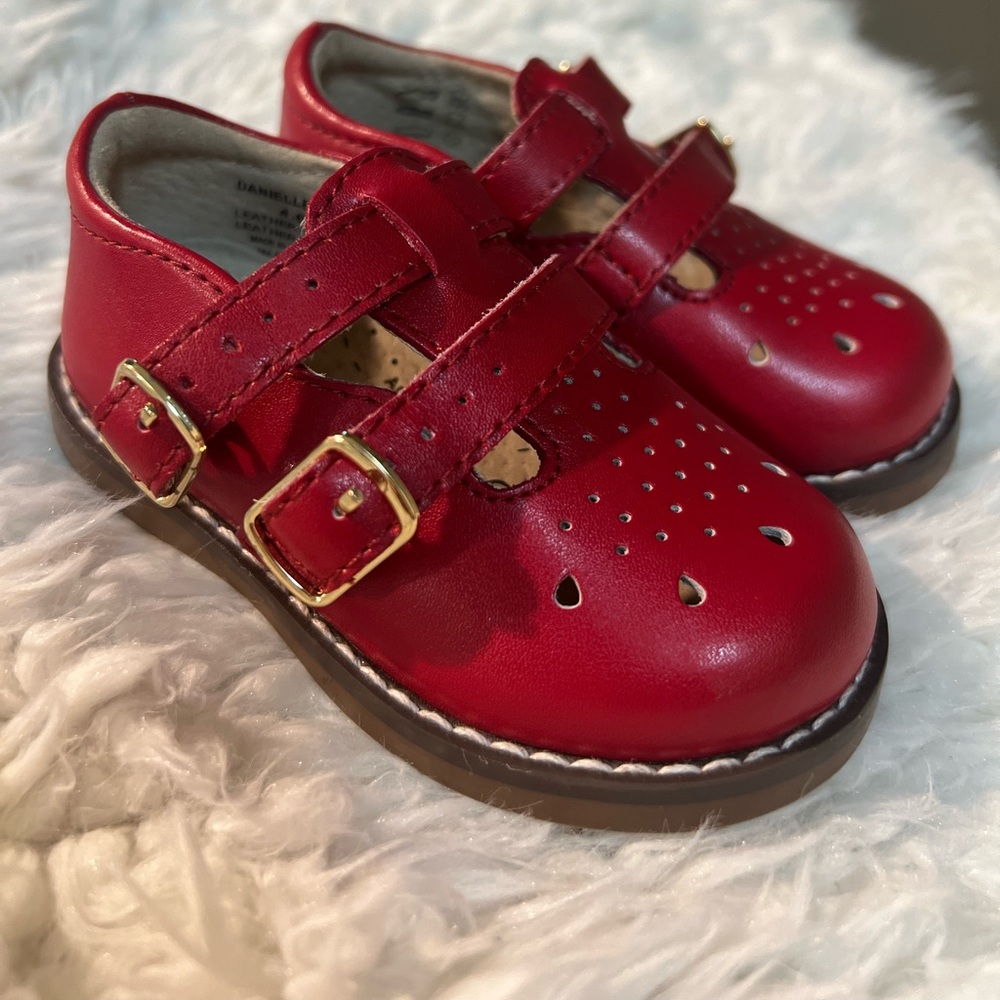 Infant dress shoes in amazing conditions